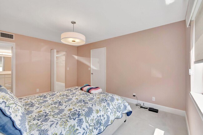 Building Photo - 14895 Builtmore Way