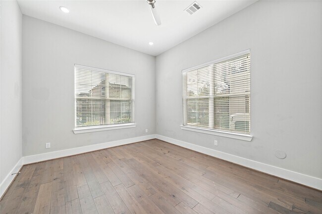 Building Photo - 1161 W 24th St