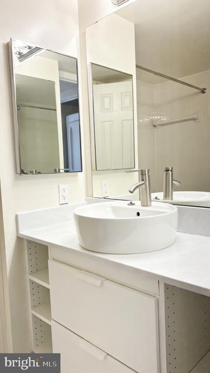 Building Photo - 10101 Grosvenor Pl