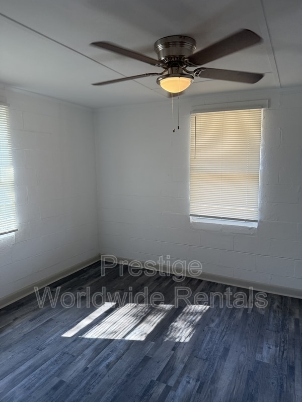 Building Photo - 110 Moore St