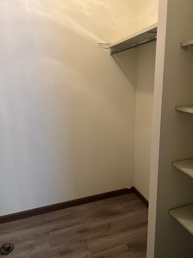 Building Photo - 1520 Main St