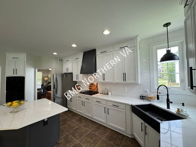 Building Photo - 8930 Kingbird Ct