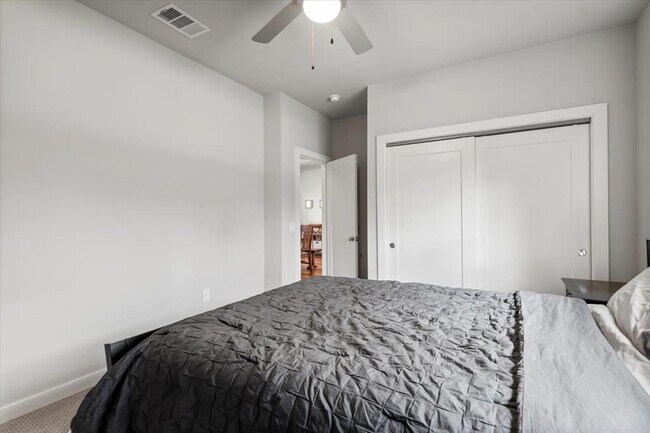 Building Photo - 15202 Cavalier Canyon Dr