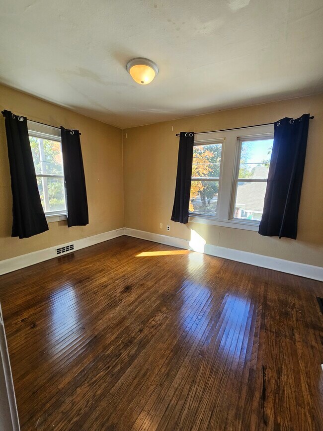 3rd room - 709 Camlin Ave
