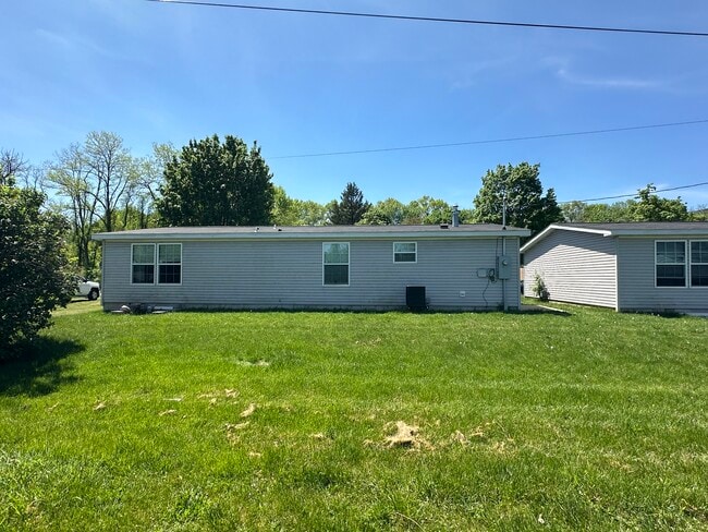 Building Photo - 231 E Walnut St