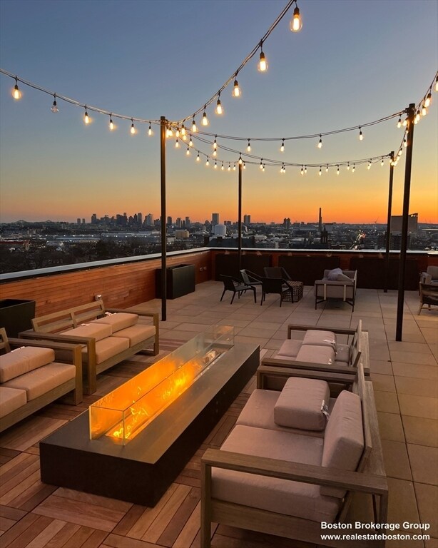 Building Photo - 600 Broadway