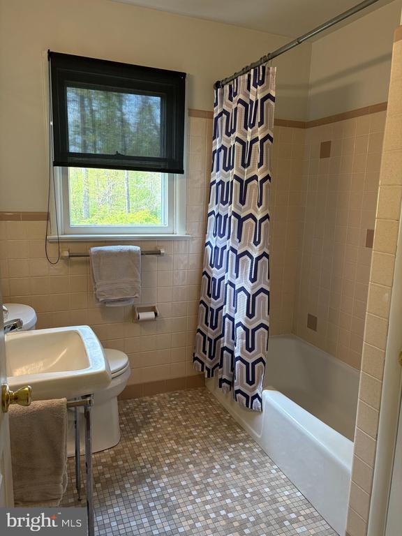 Building Photo - 29 Laver Rd