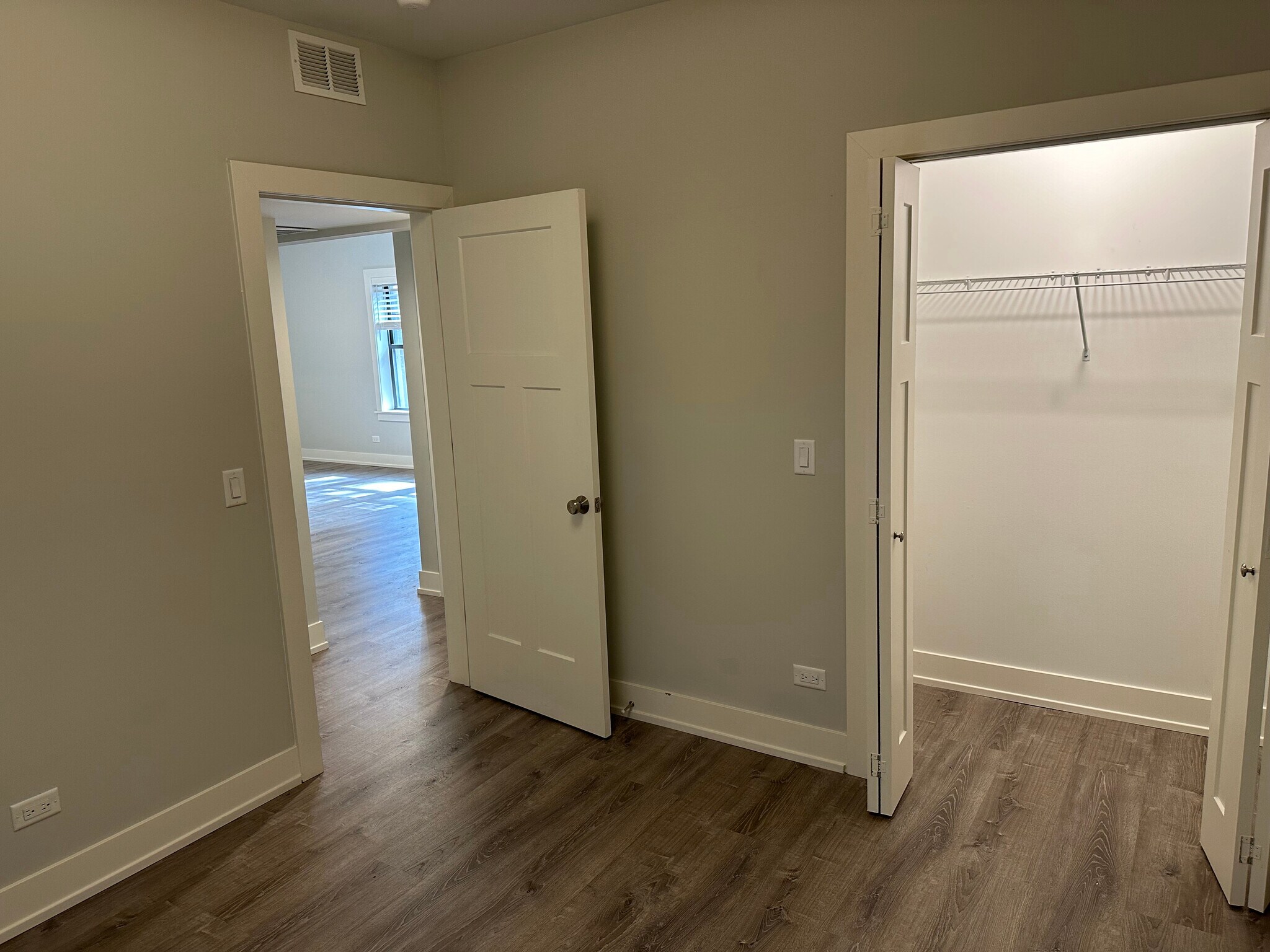 Building Photo - 1143 Maple
