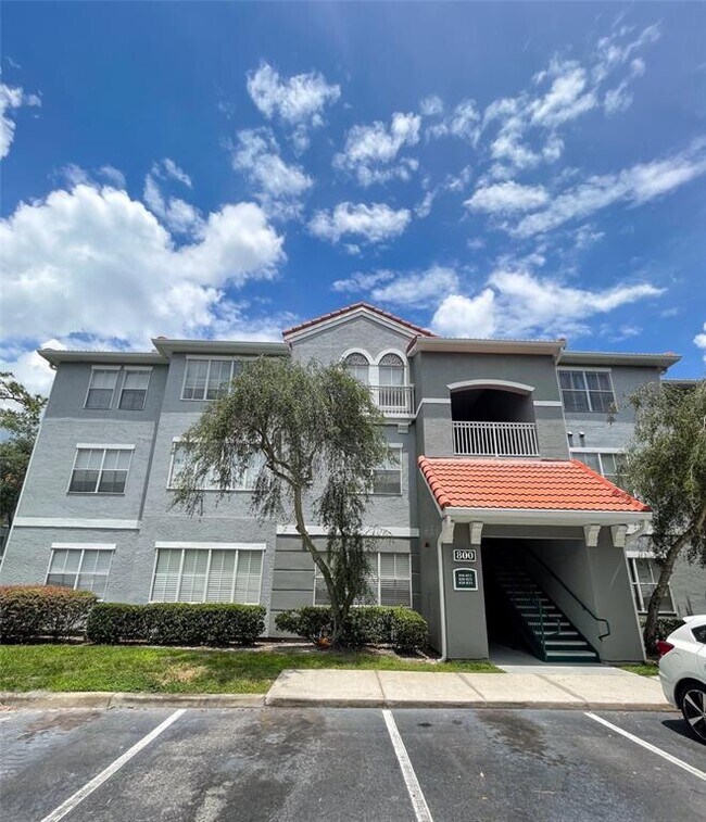 Building Photo - 18001 Richmond Pl Dr