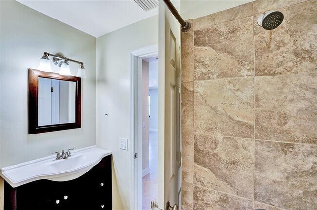 Building Photo - 5550 SW 130th Ave