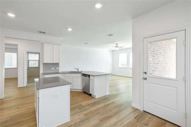 Building Photo - 4905 Woodloch Dr