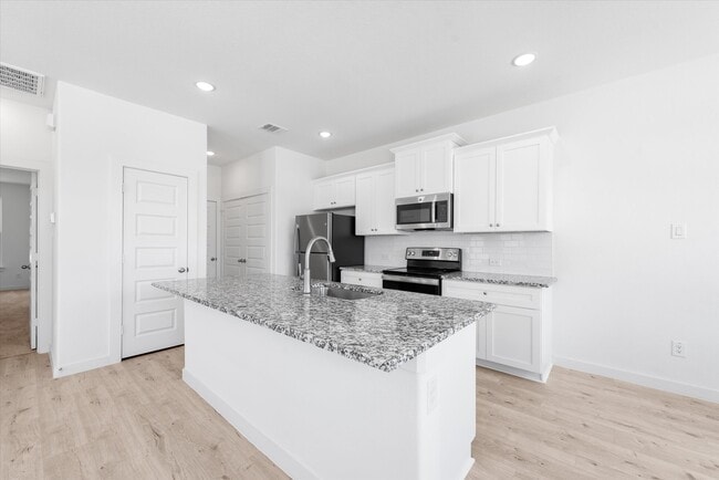 Building Photo - 1207 Chestnut Ct
