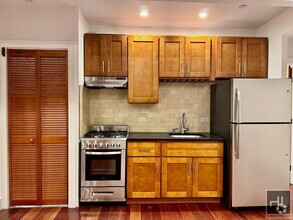 Building Photo - Stunning one bedroom duplex spanning 850sq...