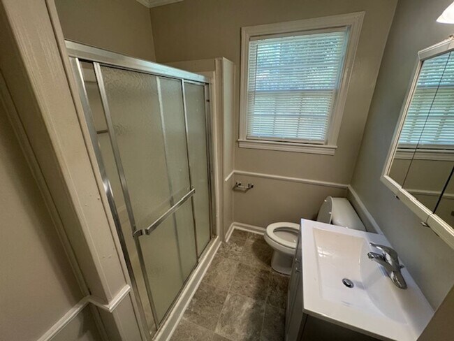 Building Photo - 245 Beechwood Cir