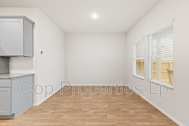 Building Photo - 374 Wayne Wy