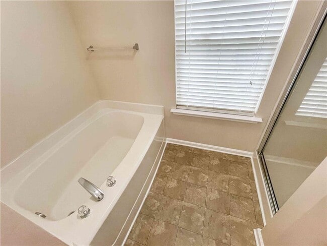 Building Photo - 6205 Tree Ridge Dr N W