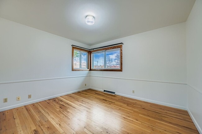 Building Photo - 4660 Sioux Dr