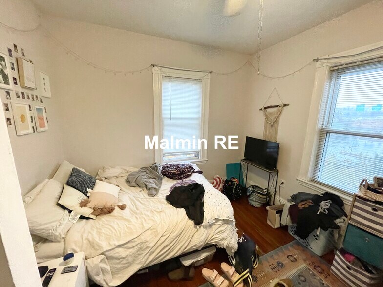 Building Photo - 10 Wave Ave