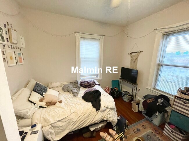 Building Photo - 10 Wave Ave