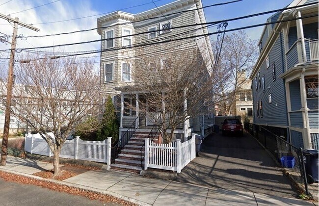 Building Photo - 114 Fayerweather St