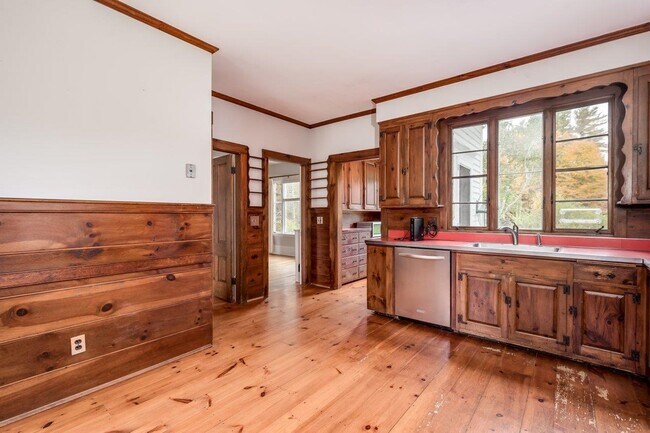 Building Photo - 110 Exeter Rd