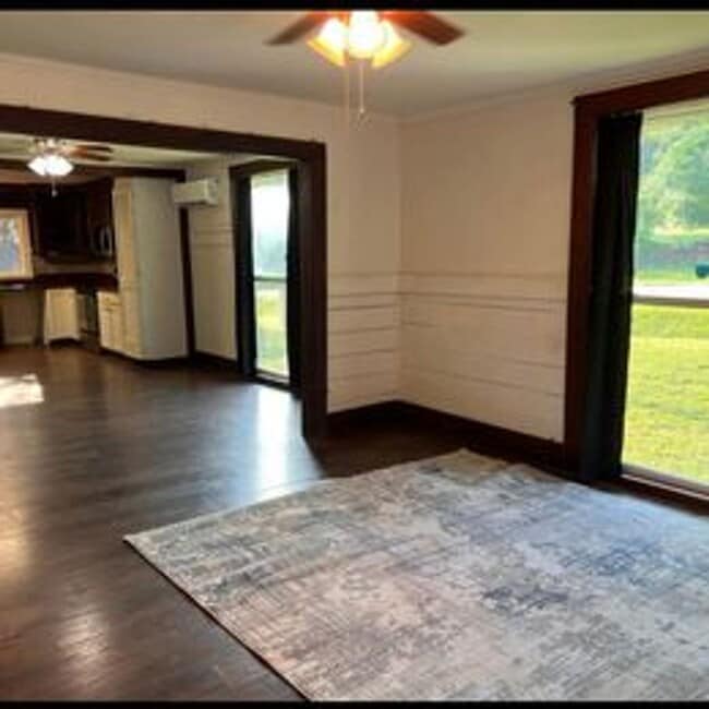 Building Photo - Hughes Springs 2 Bedroom Home