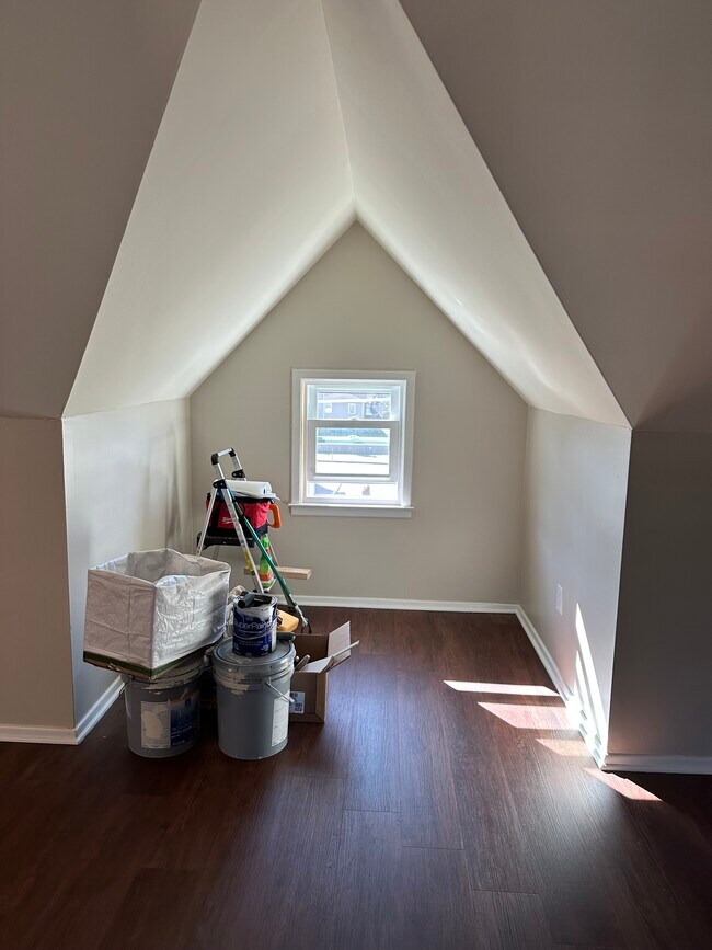 View of office area - 636 Ringwood Ave