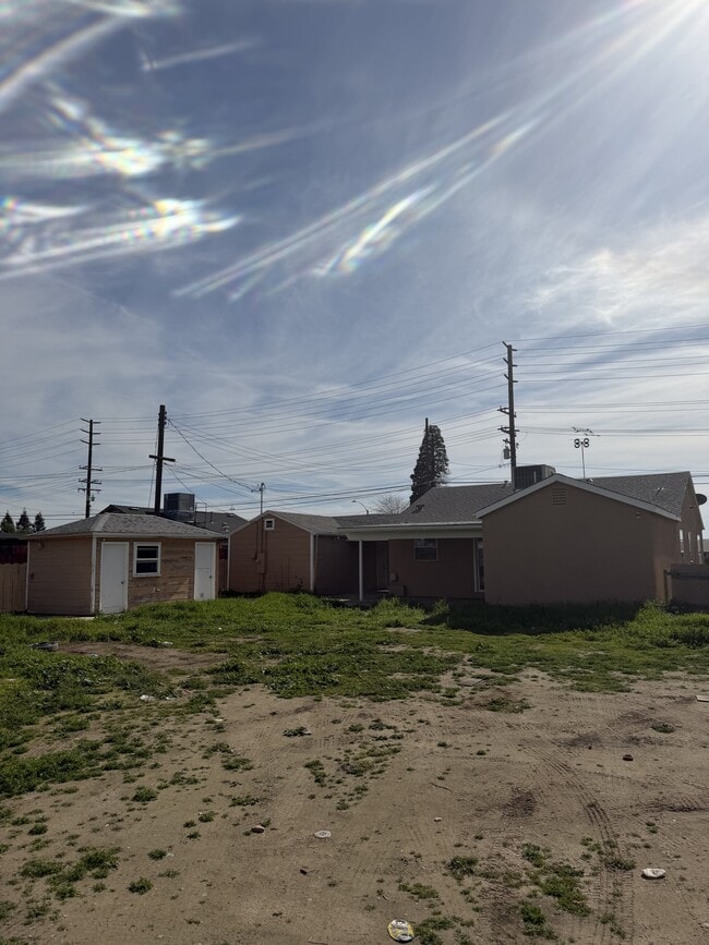 Building Photo - 1004 E K Ave