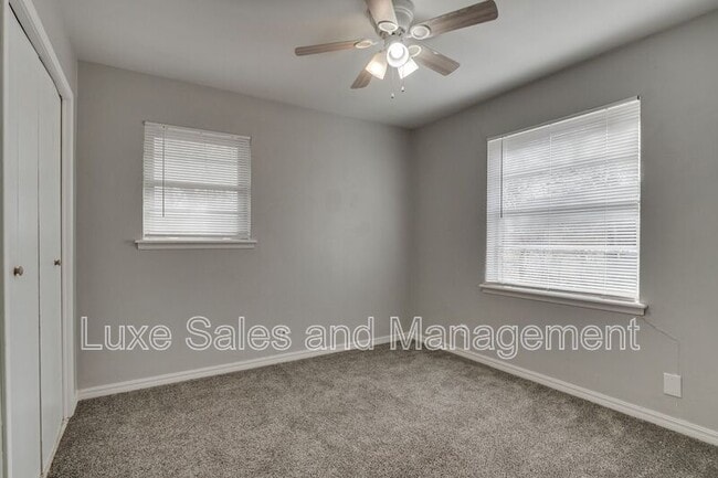 Building Photo - 236 NW 85th St