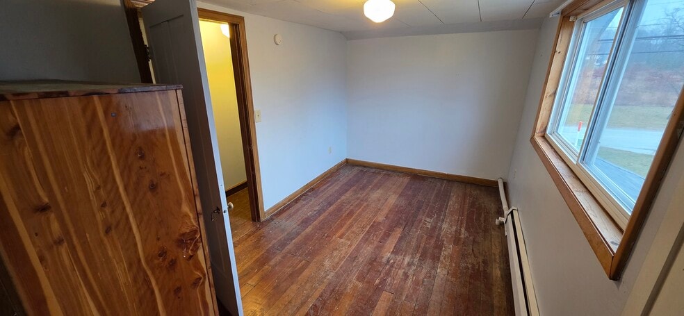 Upstairs Bedroom 2 - 8295 Limeridge Rd