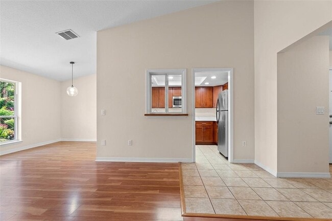 Building Photo - 652 St Johns Ct