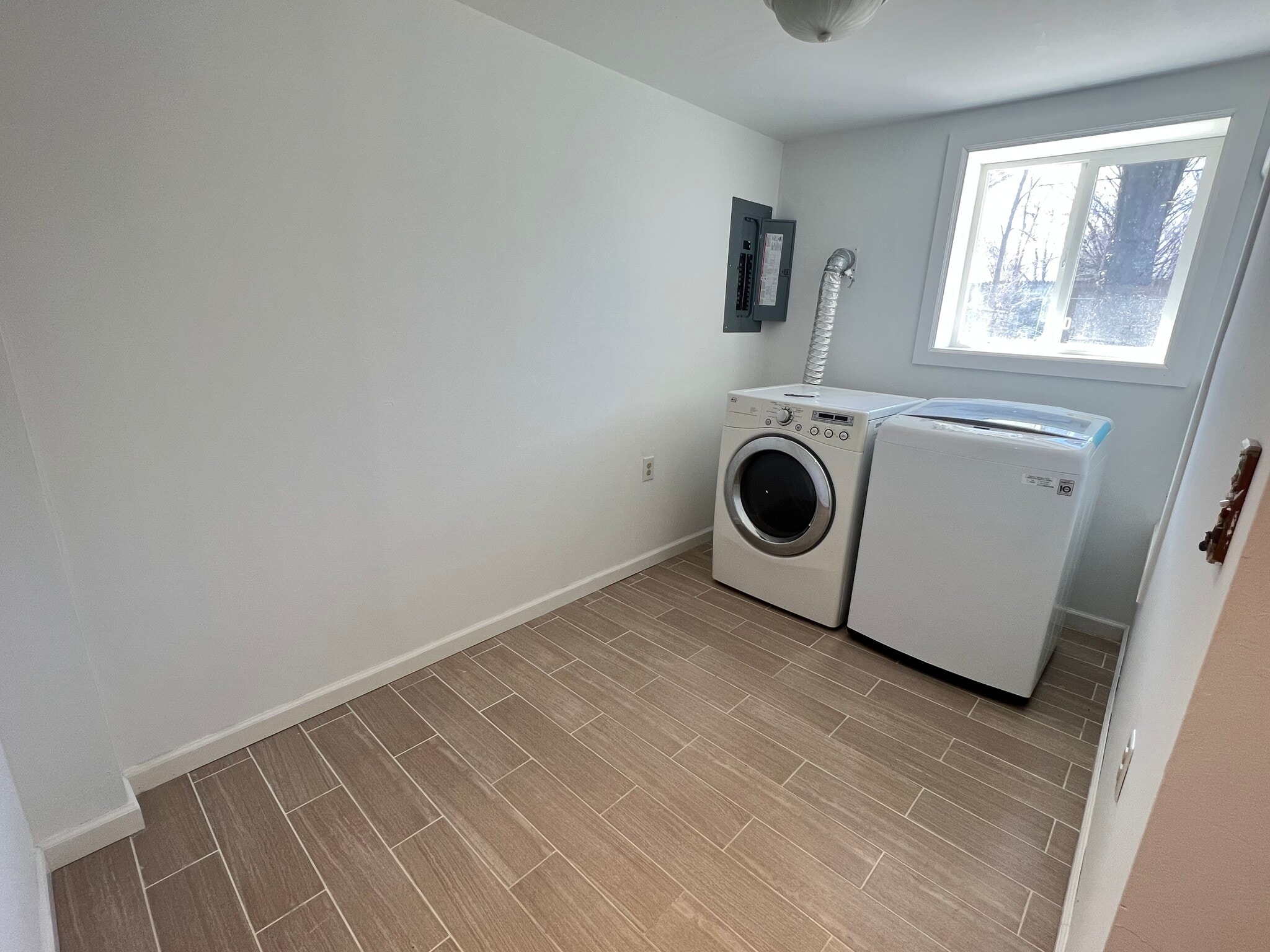 Building Photo - 2507 Sheridan Dr