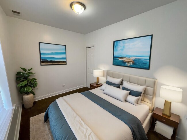 Building Photo - 1635 W 57th St