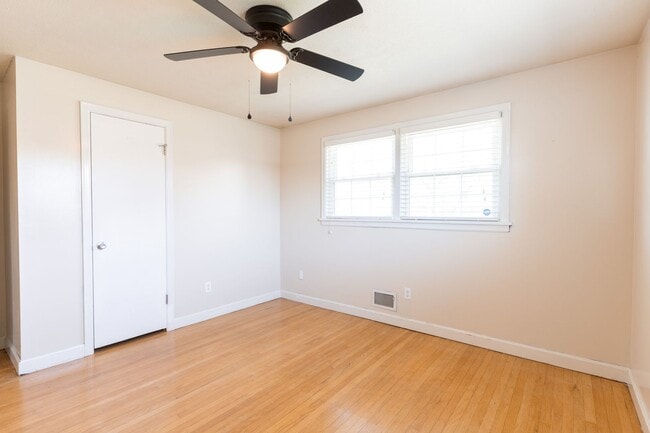 Building Photo - Welcome to this charming 3-bedroom, 2 full...