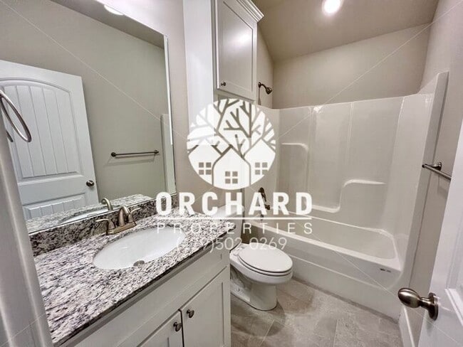 Building Photo - Single-Family Home- Desirable Cedarwood Plan