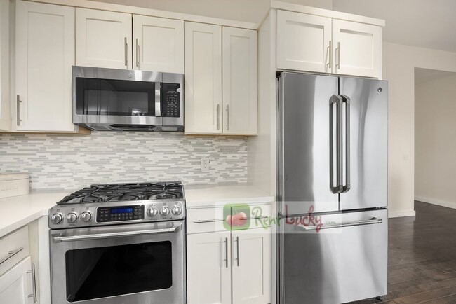 Building Photo - VIEWS, VIEWS, VIEWS!! Stunning & LARGE 4-B...