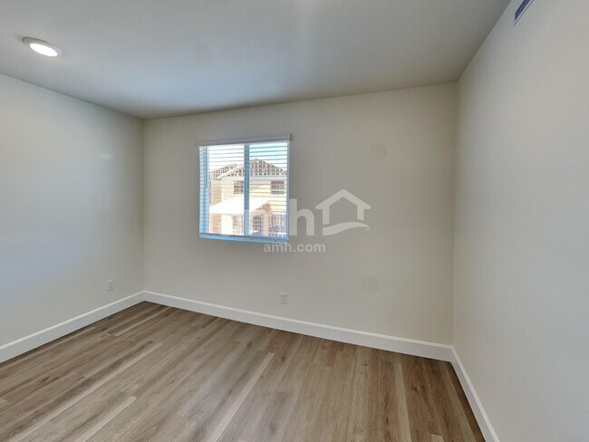 Building Photo - 10345 Medusita St