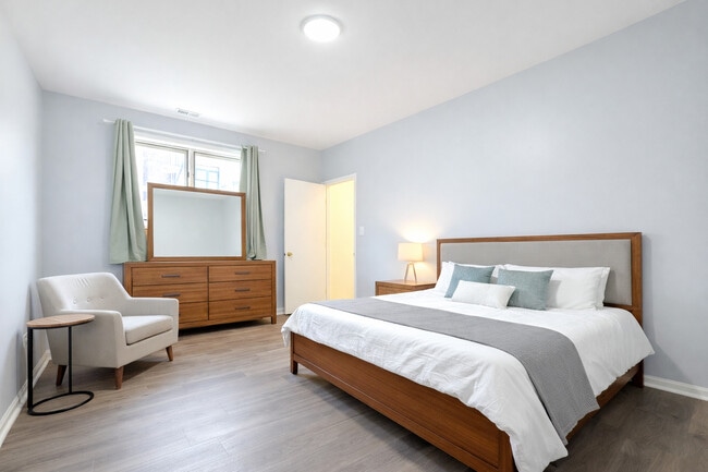 Building Photo - 2413 W Taylor St