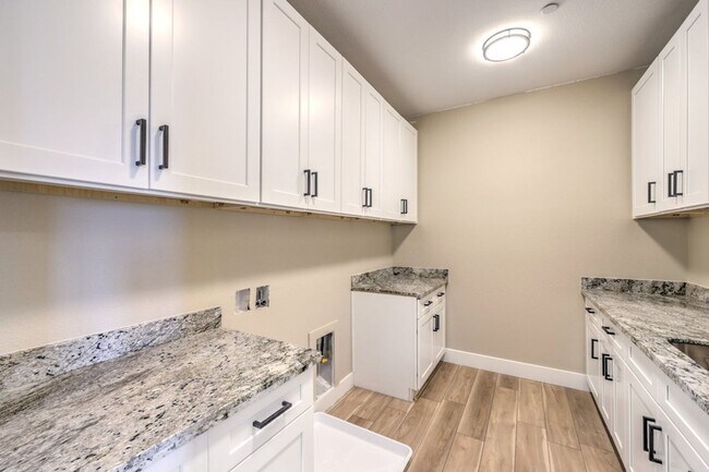 Building Photo - Almost a FULL ACRE - Immediate Move In - Bring Your Horses, Animals, Toys or ?!?