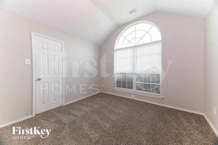 Building Photo - 2708 Beverly Dr