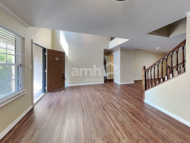 Building Photo - 10850 Chestnut Heath Court