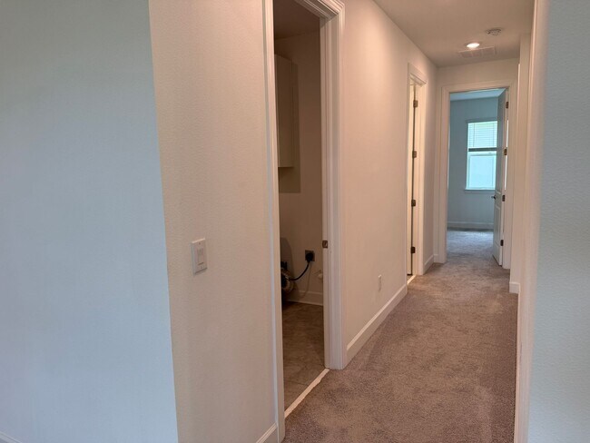 Building Photo - 5 Bedroom 4 Bath W/Office & 3-Car Garage (...
