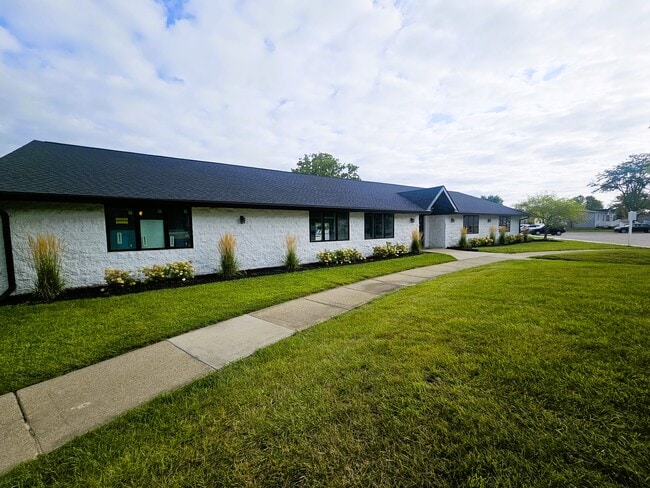 Building Photo - 46000 Geddes Rd