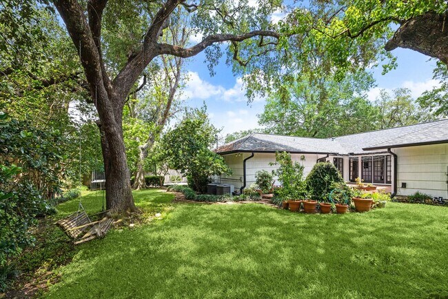 Building Photo - 1902 Chimney Rock Rd