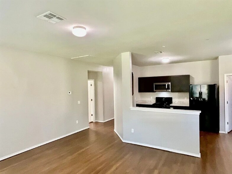 Building Photo - 3405 SE 94th St