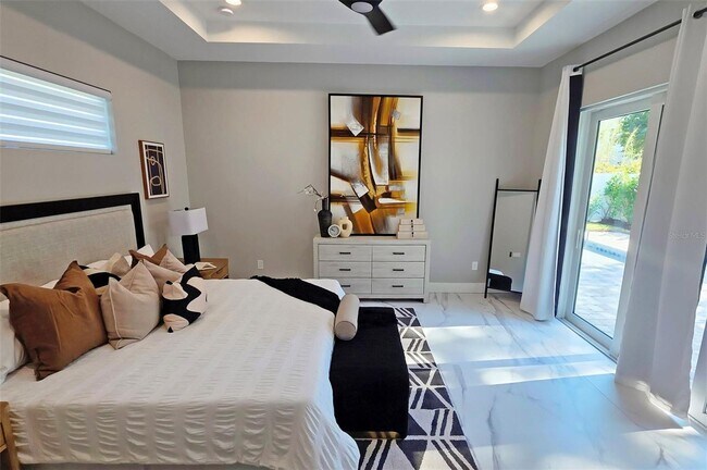 Building Photo - Bold Sarasota Bay Luxury Custom Home, 5 beds/4 baths, Private pool.