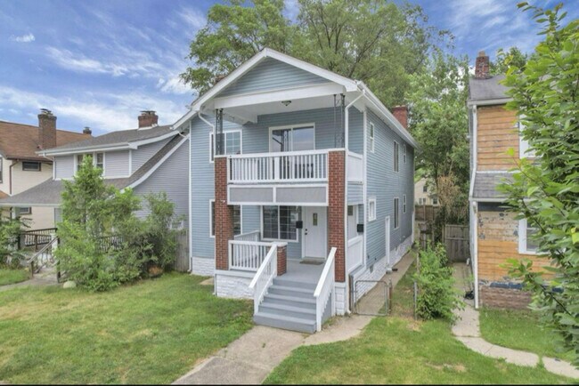 Primary Photo - 1364 S Champion Ave