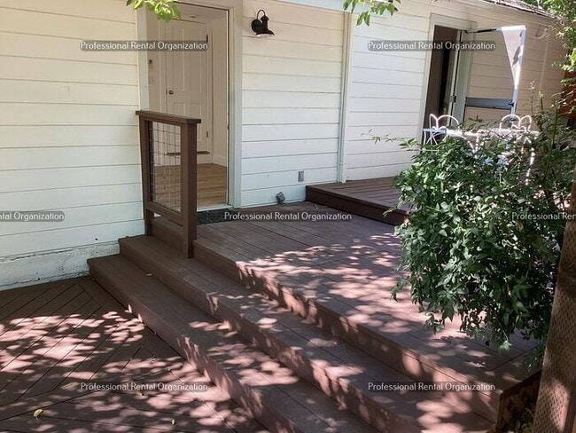 Building Photo - Wine County Cottage Delight