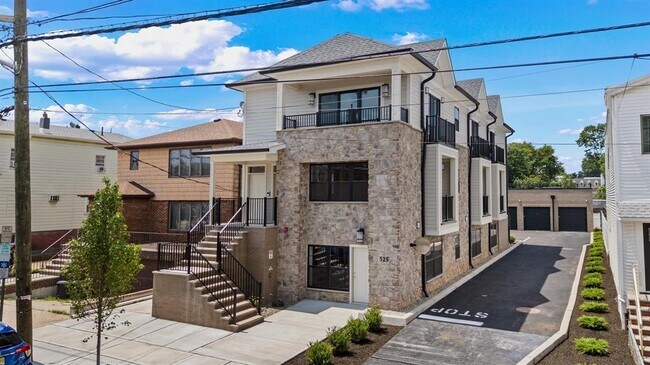 Building Photo - 525 AVENUE E