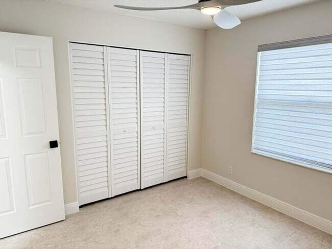 Building Photo - 1065 Mulberry Pl